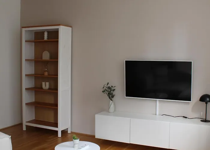 Modernes Mit Garten Am Traunsee